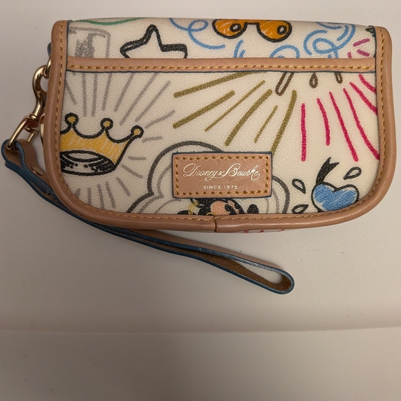 Dooney & Bourke "Sketch" Wristlet In White - Picture 3 of 10